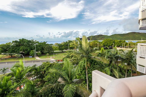 North Shore Towers - Holiday Cairns 3
