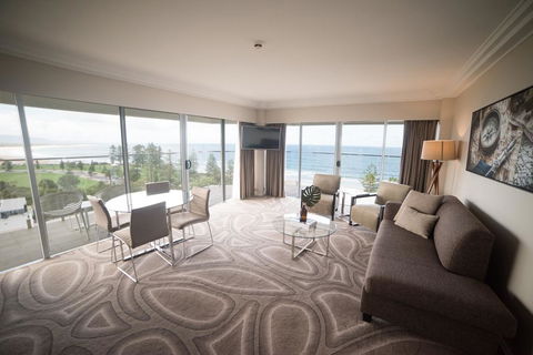 Novotel Wollongong Northbeach - Holiday Cairns 1