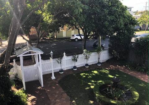 Number 12 B&B - Holiday Cairns 1