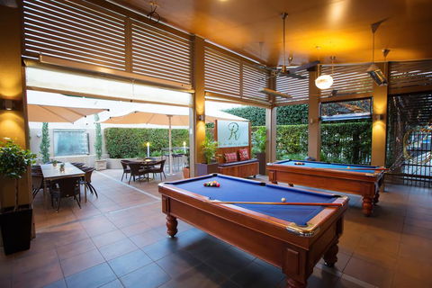 O'Shea's Royal Hotel - Holiday Cairns 0
