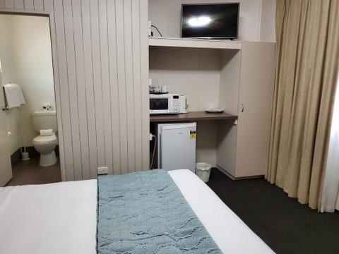 O'Sheas Windsor Hotel - Holiday Cairns 2