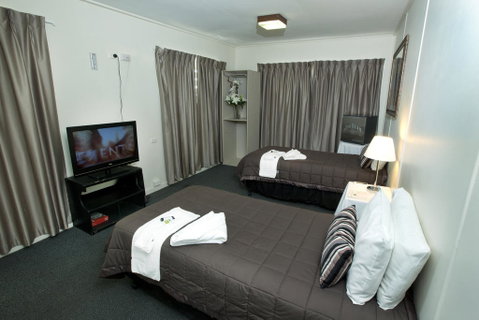 O'Sheas Windsor Hotel - Holiday Cairns 0
