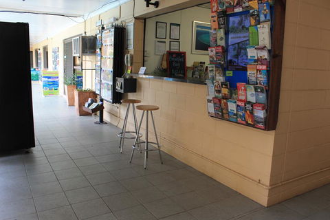Oasis Inn Apartments - Holiday Cairns 1