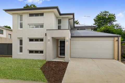 OCEAN BREEZE Family Home - Holiday Cairns 0
