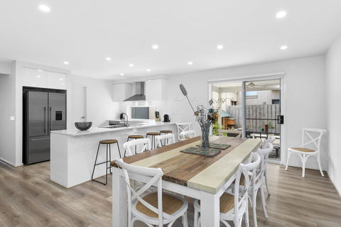 OCEAN BREEZE Family Home - Holiday Cairns 1