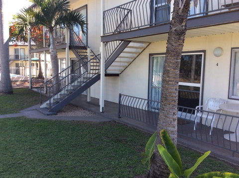 Ocean Breeze Units - Holiday Cairns 2