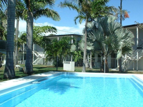 Ocean Breeze Units - Holiday Cairns 1
