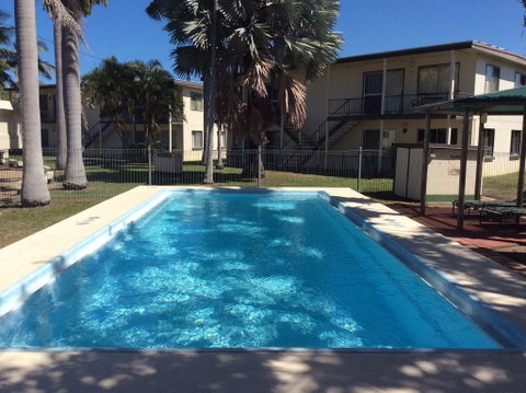 Ocean Breeze Units - Holiday Cairns 0