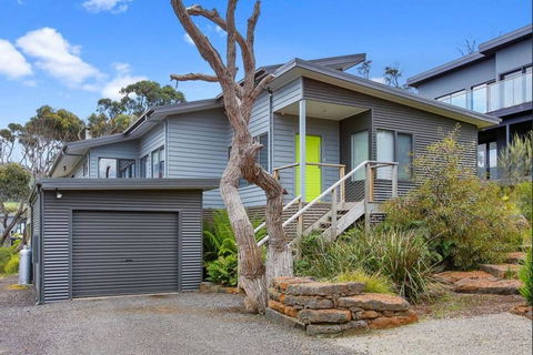 OCEAN ESCAPE - The Ultimate Luxury Beach House - Holiday Cairns 1