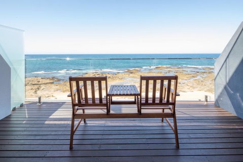 Ocean Front Motel - Holiday Cairns 1