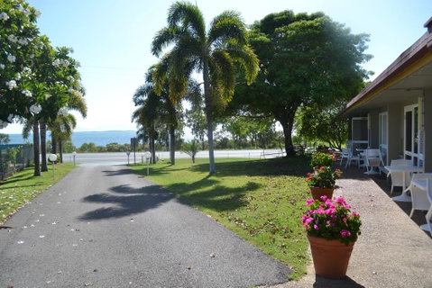Ocean View Motel Bowen - Holiday Cairns 2