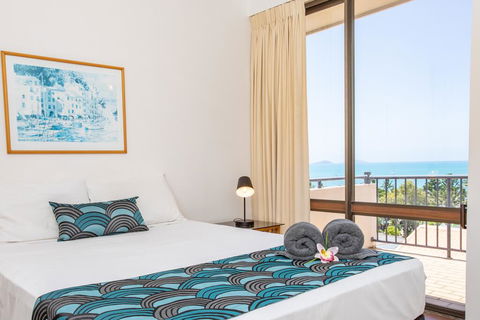 OCEAN VIEWS 10 - Holiday Cairns 0