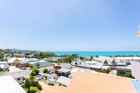OCEAN VIEWS 10 - Holiday Cairns 2