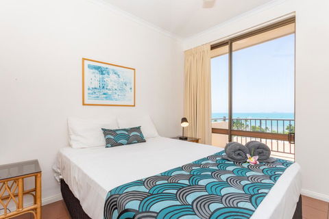 OCEAN VIEWS 10 - Holiday Cairns 3