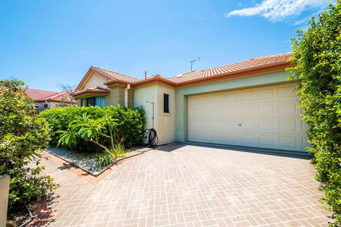 Oceania 11 - Holiday Cairns 0