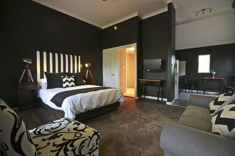 One Paddock Currency Creek Winery Villas - Holiday Cairns 0