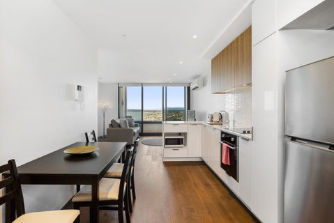 One-Bed Apartment With Parking, Pool, Gym And Trams - Holiday Cairns 1