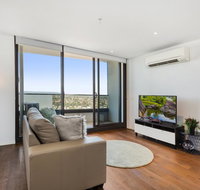 One-Bed Apartment with Parking Pool Gym and Trams - Holiday Cairns