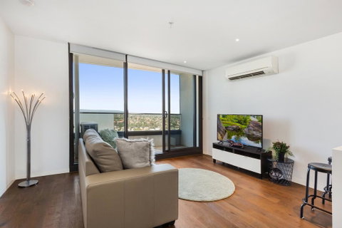 One-Bed Apartment With Parking, Pool, Gym And Trams - Holiday Cairns 0