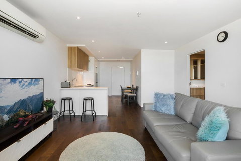 One-Bed Apartment With Parking, Pool, Gym And Trams - Holiday Cairns 2
