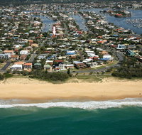 Oomoo 27b - 4 BDRM Townhouse - Close to Beaches