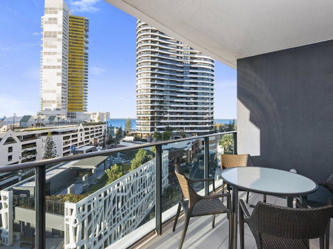 Oracle Resort Private Luxe 2 Bedroom - Holiday Cairns 1