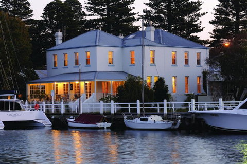 Oscars Waterfront Boutique Hotel - Holiday Cairns 3