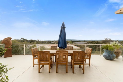 Ourania Luxury Bed And Breakfast Sleeps 7 - Holiday Cairns 3