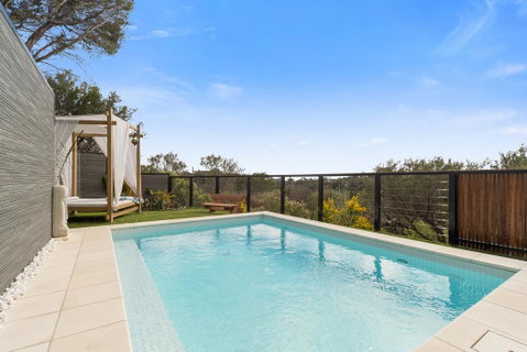 Ourania Luxury Bed And Breakfast Sleeps 7 - Holiday Cairns 0