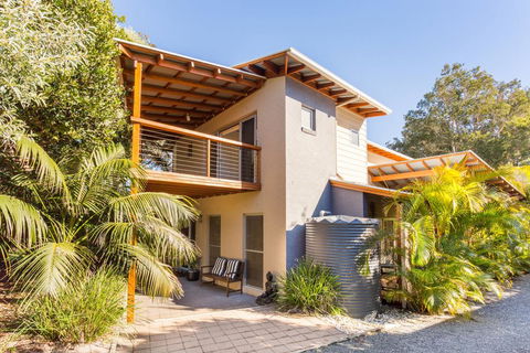 OUTRIGGER - Holiday Cairns 0