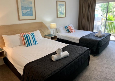 Outrigger Burleigh - Holiday Cairns 1