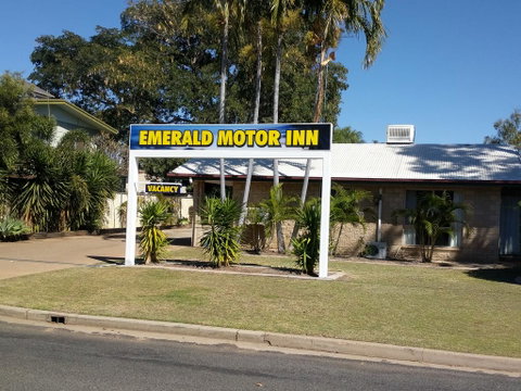 Overflow Emerald Motor Inn - Holiday Cairns 1