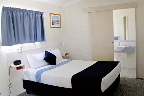 Overflow Emerald Motor Inn - Holiday Cairns 3