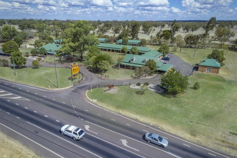 Overlander Homestead Motel - Holiday Cairns 2