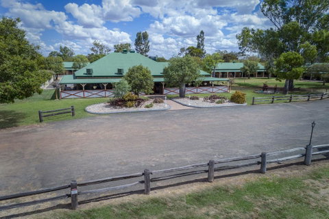 Overlander Homestead Motel - Holiday Cairns 3
