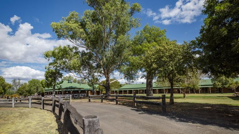 Overlander Homestead Motel - Holiday Cairns 0