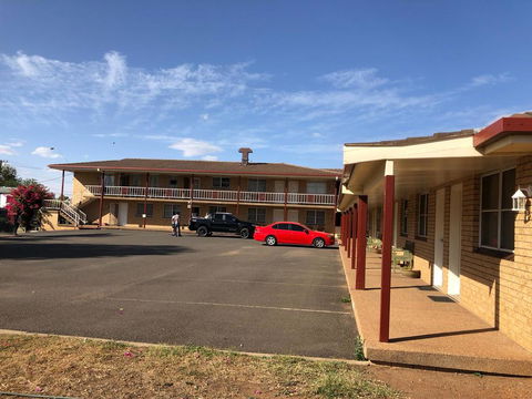 OVERLANDER MOTOR LODGE - Holiday Cairns 0