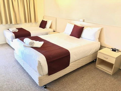 OVERLANDER MOTOR LODGE - Holiday Cairns 1