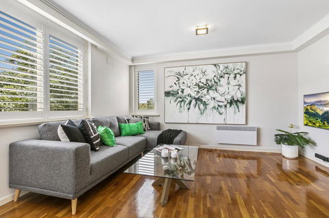Oversized Apartment Close To City, Parks, MCG - Holiday Cairns 0