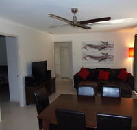 Palmgrove 2 - Rainbow Beach Pet Friendly Fully Fenced Air Conditioned Five Minutes To Beach - Holiday Cairns