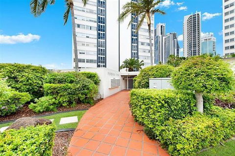 Panorama Tower Riverfront Apartments - Holiday Cairns 1