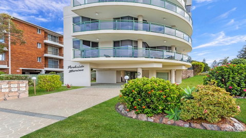 Parkside Marina 1 - CBD Location - Holiday Cairns 0