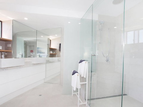 Parkyn Place 7 - 3 BDRM Oceanview Apt On Mooloolaba Spit - Holiday Cairns 2