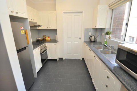 Parramatta Self-Contained Two-Bedroom Apartment (4LEN) - Holiday Cairns 3