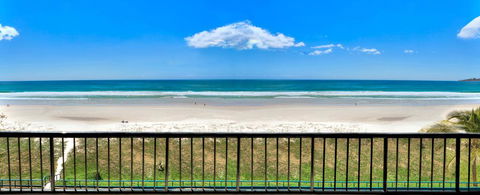 Pelican Sands Beach Resort - Holiday Cairns 2