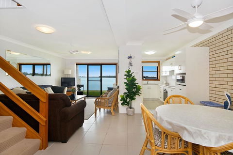 Peninsula Court 5 - Holiday Cairns 1