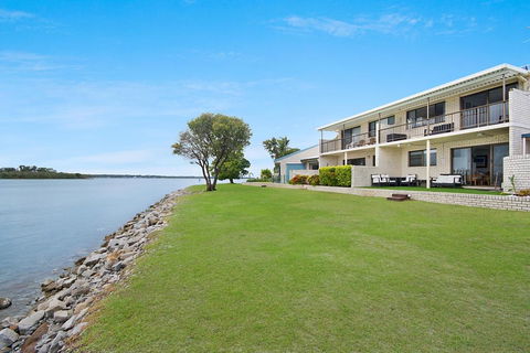 Peninsula Court 5 - Holiday Cairns 3