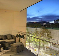 Perfectly Located Modern Apartment - Canberra CBD - Holiday Cairns