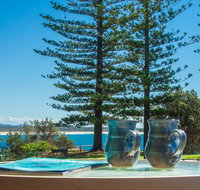 PERFECTLY POSITIONED BEACHFRONT APARTMENT-GREAT LOCATION WITH OCEAN VIEWS - Holiday Cairns