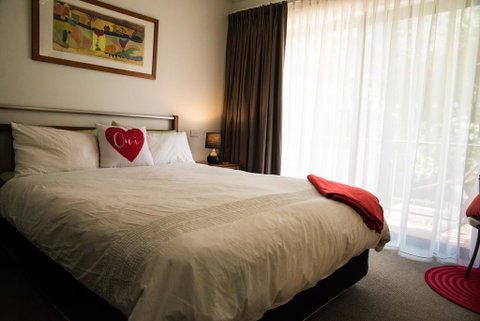 Perth City Retreat - Holiday Cairns 1